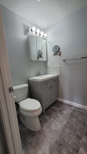 Building Photo - 2 New Haven Dr