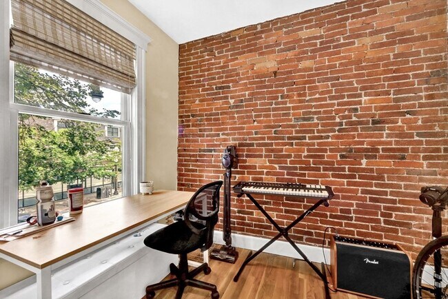 Building Photo - 283 Western Ave