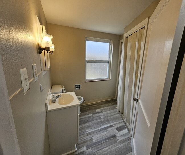 Building Photo - 855 Hamil Rd