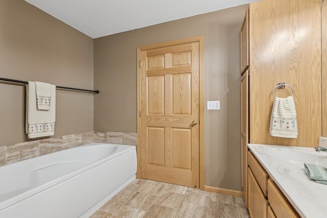 Building Photo - 220 Emerson Ave E