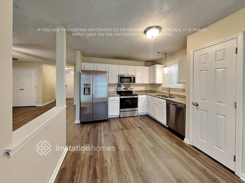 Building Photo - 1707 Oakdale Green Dr