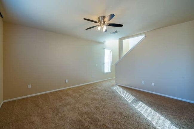 Building Photo - 402 Zenith Rd