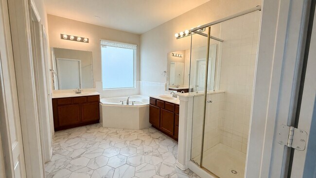 Building Photo - 2338 Beacon Brook Ln