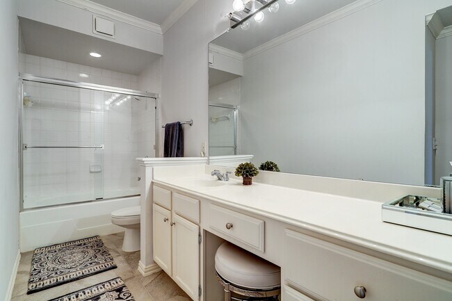 Building Photo - 2111 Welch St