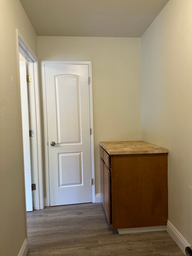 Building Photo - Your Next Chapter Starts Here - Convenient Redding Location!