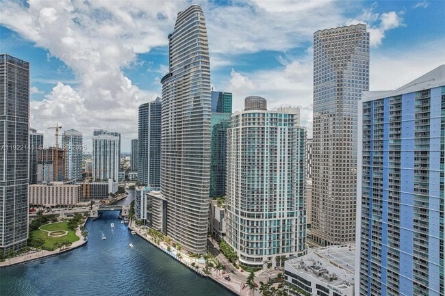 Building Photo - 300 S Biscayne Blvd