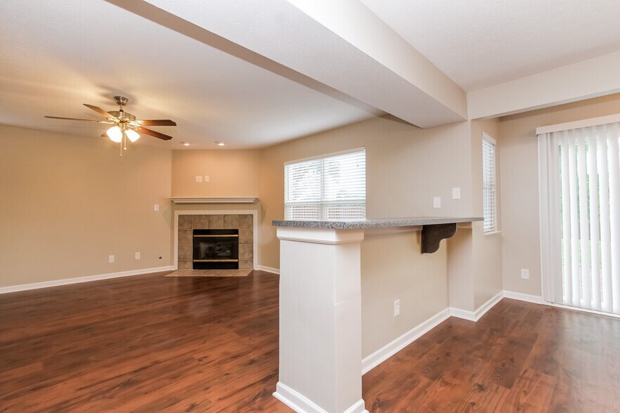 Building Photo - 8047 Twin River Dr
