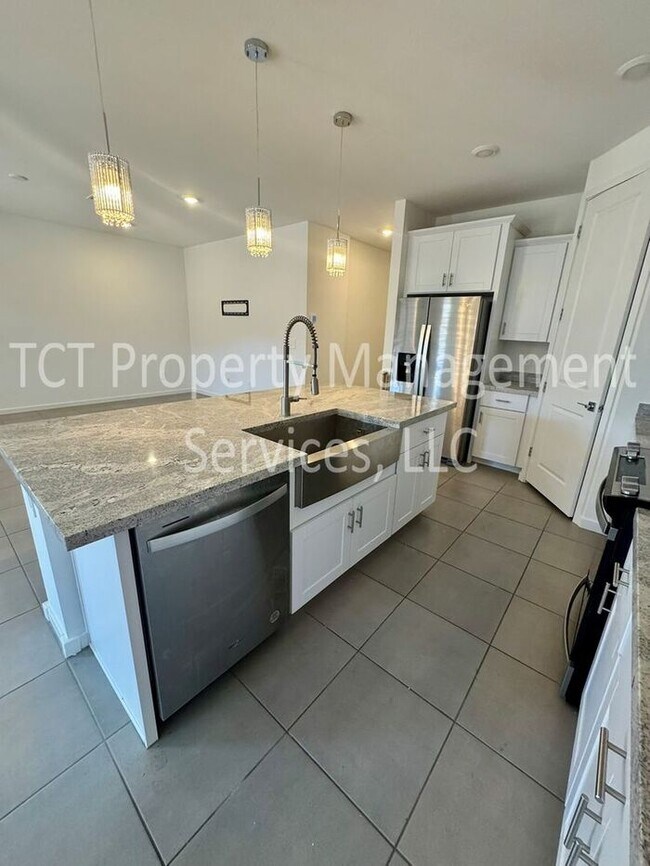 Building Photo - Beautiful like new home in San Tan Groves