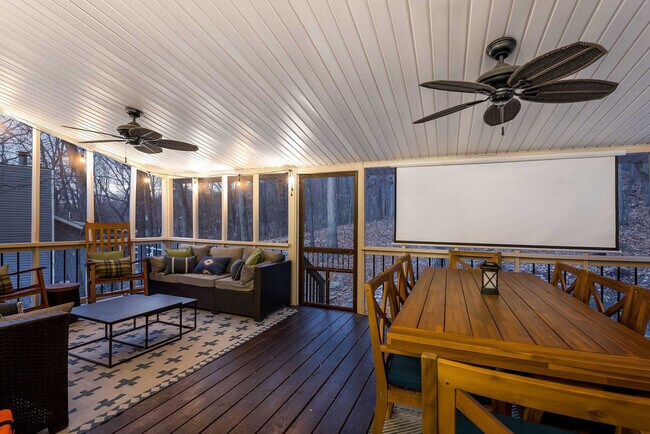 Building Photo - 2964 Hopkins Dr