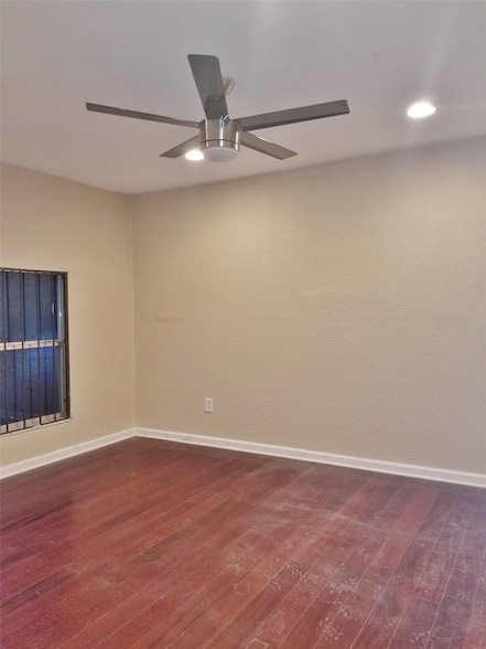 Building Photo - 12116 Hoblitzelle Dr