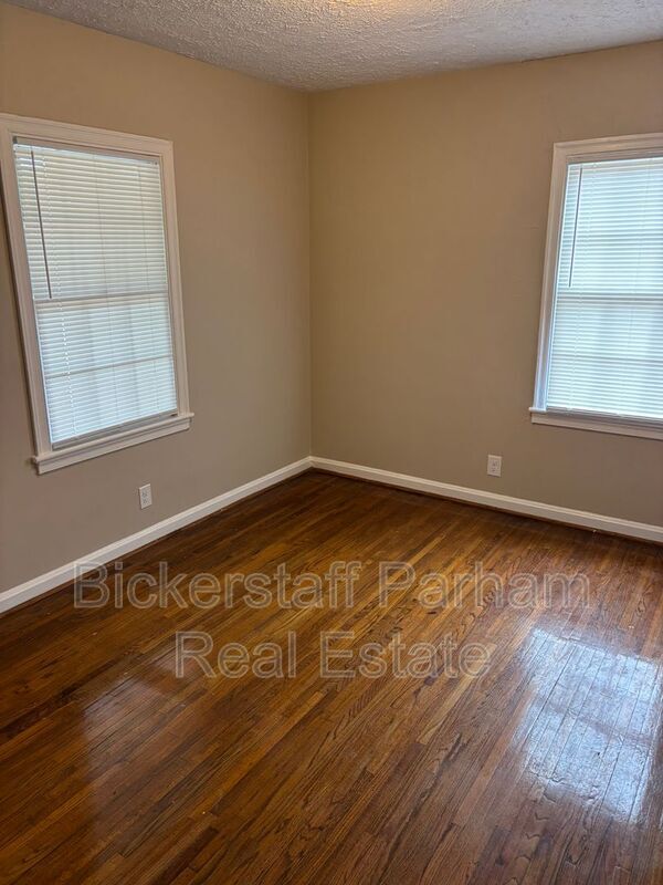 Building Photo - 3931 Dexter Dr