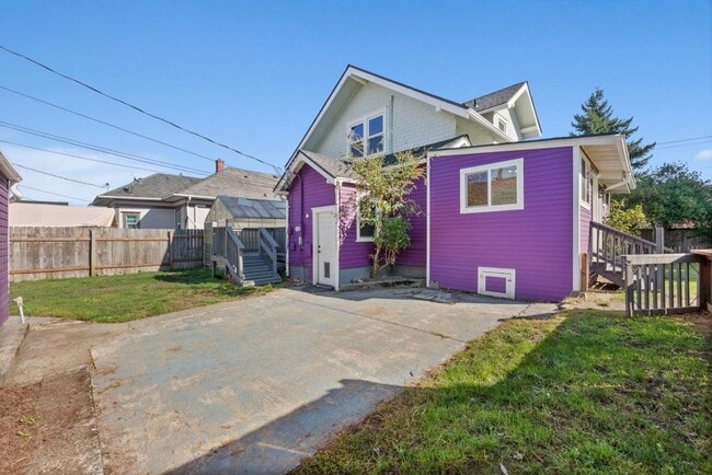 Building Photo - Spacious 3-Bed Tacoma Home w/ Office, A/C,...