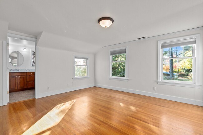 Building Photo - 4Bd/3Ba Seattle House