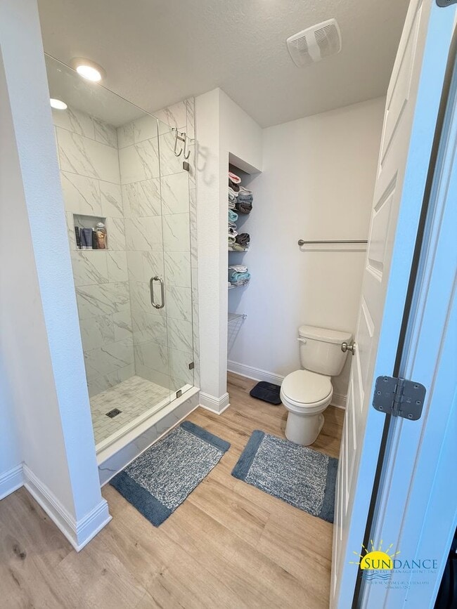 Building Photo - Charming End-Unit Townhome Near Destin Harbor & Crab Island!