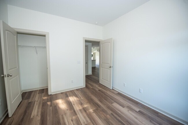 Building Photo - 915 Erika Ln