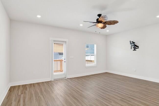 Building Photo - 3 bed gated community home with community ...
