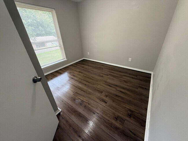 Building Photo - 32 Del Tara Dr