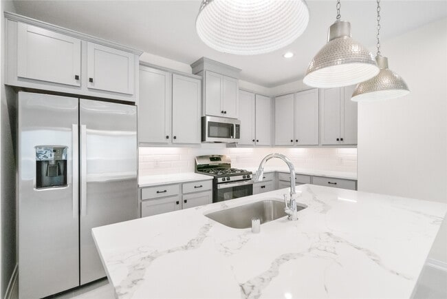 Building Photo - 623 Silver Pear Ct