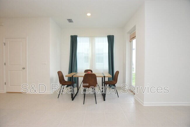 Building Photo - 349 Sol Vis Dr