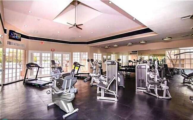 Building Photo - 2820 N Oakland Forest Dr