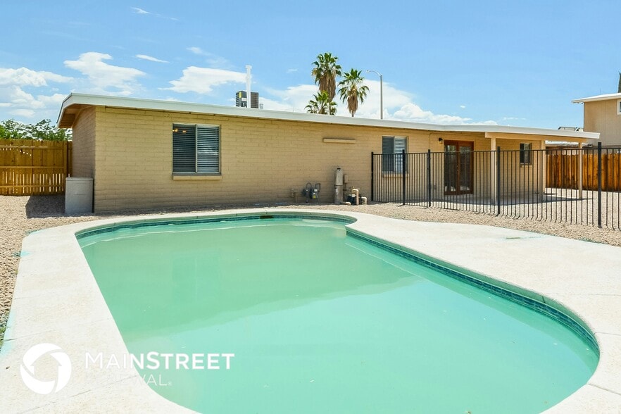 Building Photo - 7321 E Lakeside Dr