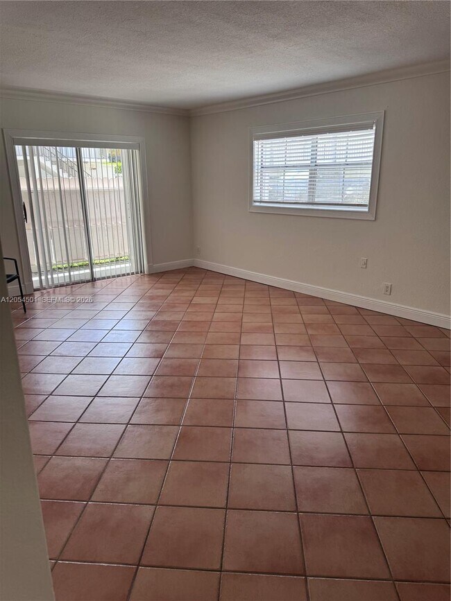 Building Photo - 6705 N Kendall Dr