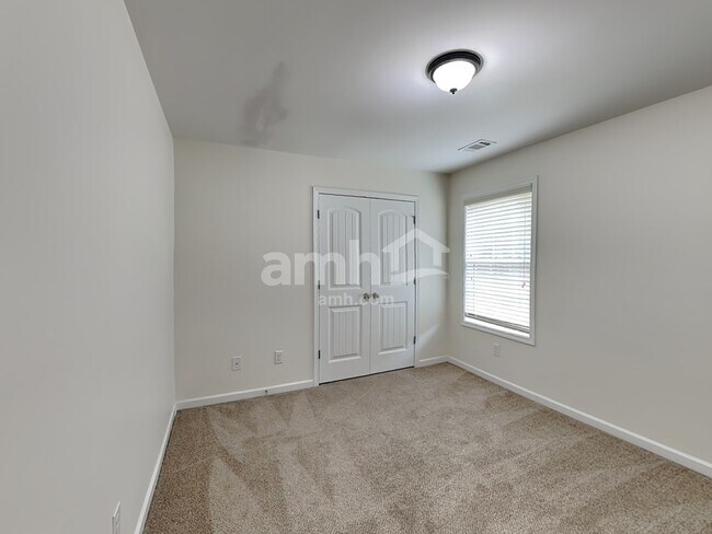 Building Photo - 6260 Cove Creek Dr