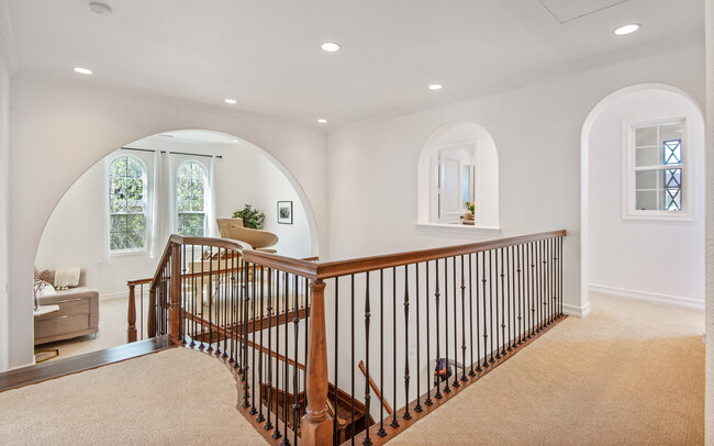Building Photo - 8005 S Bell Crest Dr
