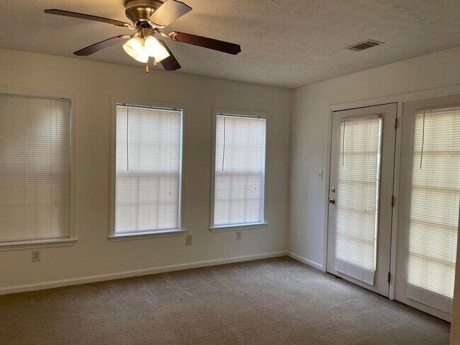 Building Photo - 212 E Middlebury Ln SW