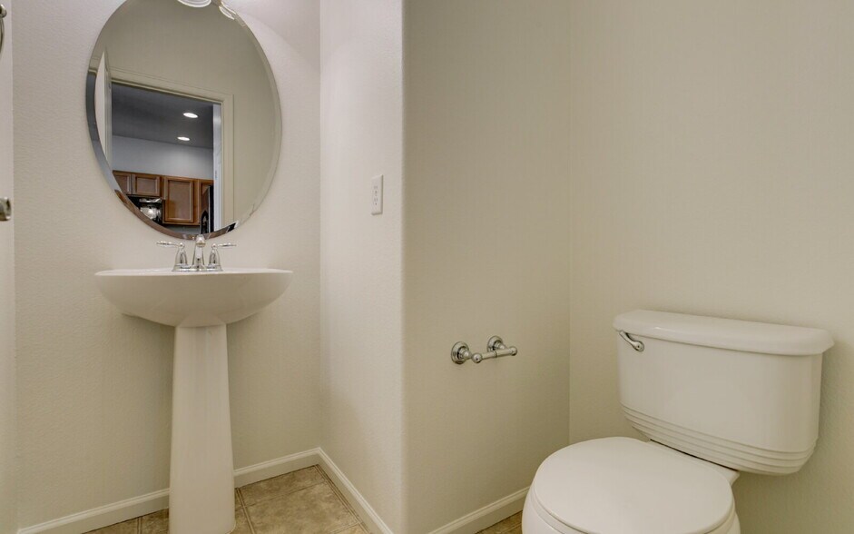 Building Photo - Comfortable 3-Bedroom Townhome in Cross Cr...