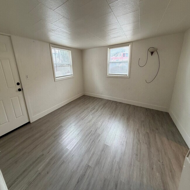 Building Photo - 1525 6th St