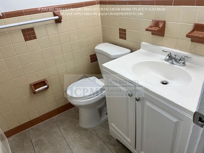Building Photo - 732 S J St