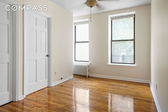 Building Photo - 270 E 78th St