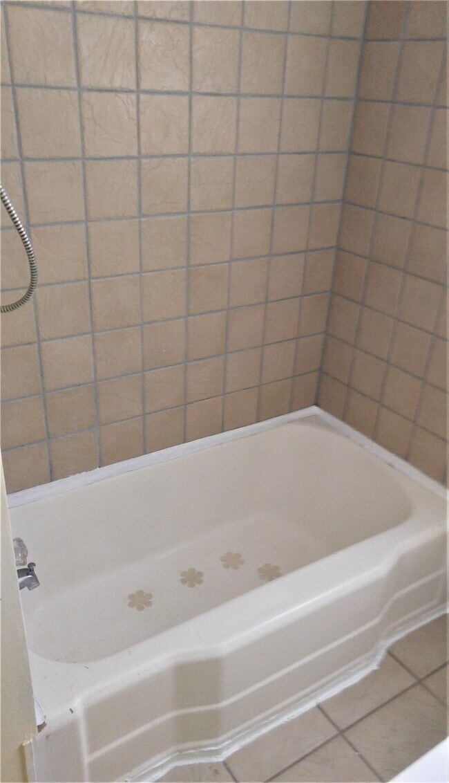 Building Photo - 2309 35th Ave N