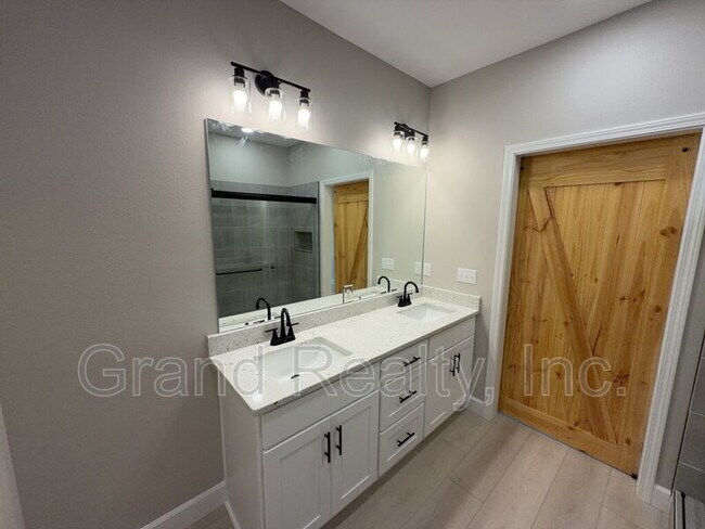Building Photo - 6147 Beverly Ann Cir