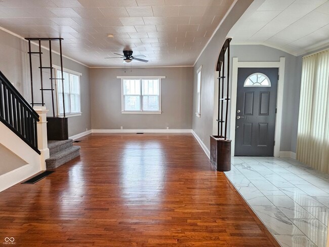 Building Photo - 335 W 4th St