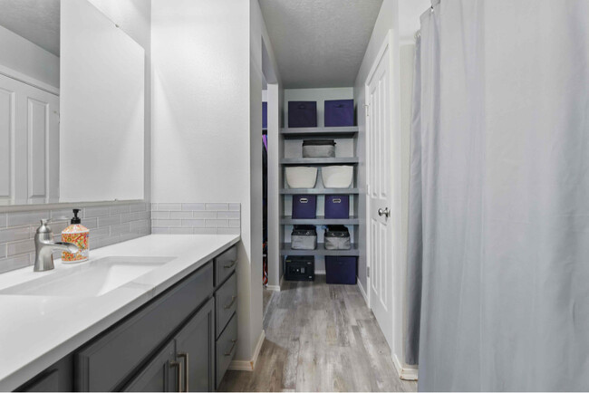Building Photo - 984 N Star Bright Ln