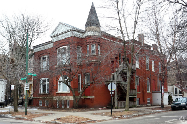 Primary Photo - 1057 W Belden Ave