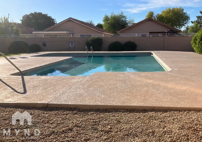 Building Photo - 8027 W Laurel Ln