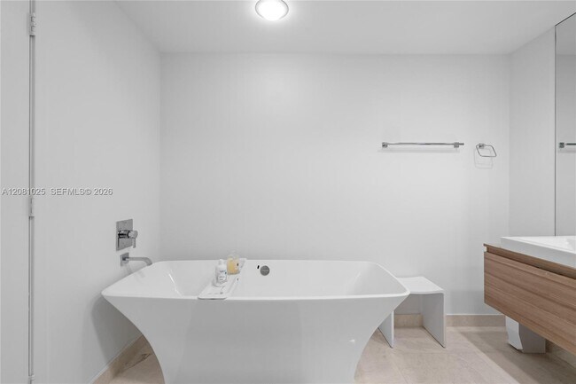 Building Photo - 17111 Biscayne Blvd