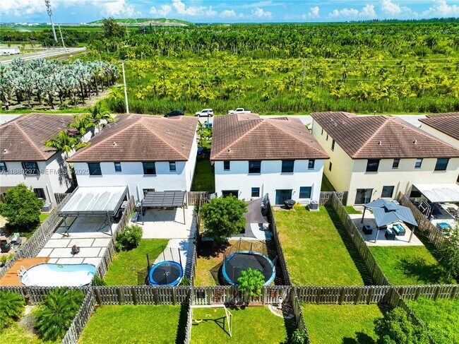 Building Photo - 24902 SW 107th Ave