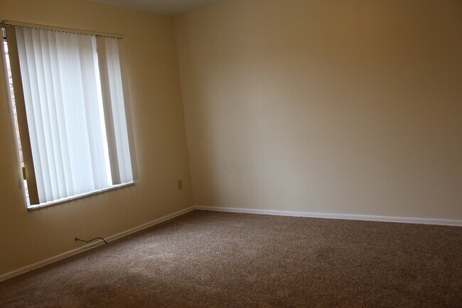 Building Photo - TRENT 543