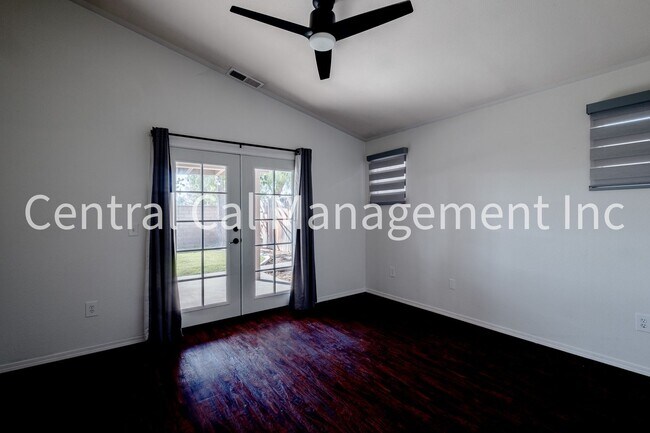 Building Photo - 4 Bedroom/2 Bath Home in Desired Riverlakes Community - $2395 per month!