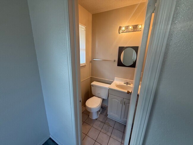 Building Photo - New paint and appliances, luxury vinyl plank and a fenced yard, these 3 beds 1.5 bath is ready fo...