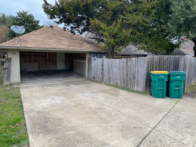 Building Photo - Nice Single Family Home in Cedar Hill