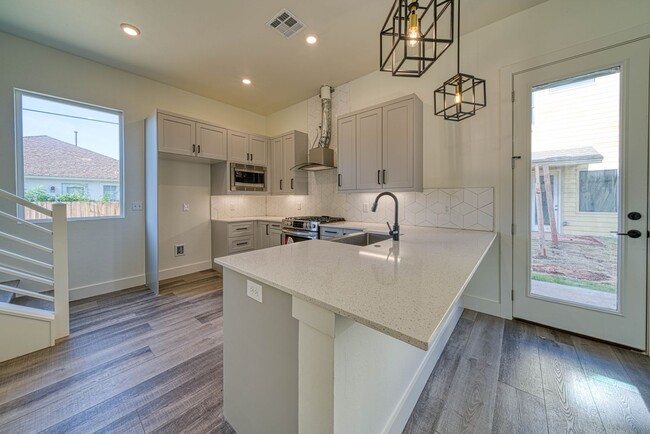 Building Photo - Beautiful New Construction Home in Edmond/...