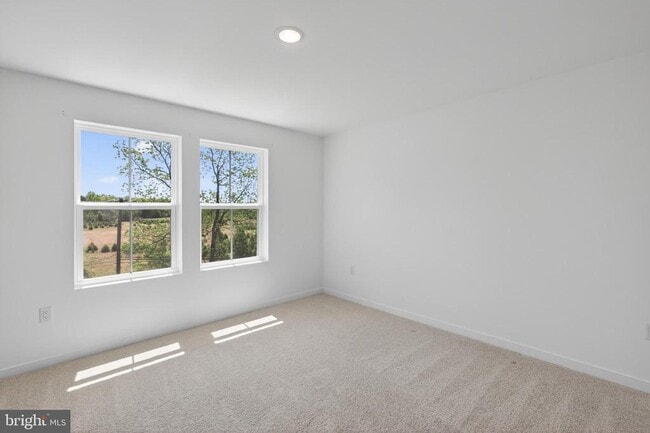 Building Photo - 73 Basswood St