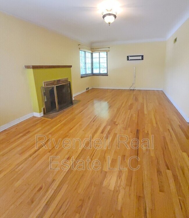 Building Photo - 1424 N Locust St