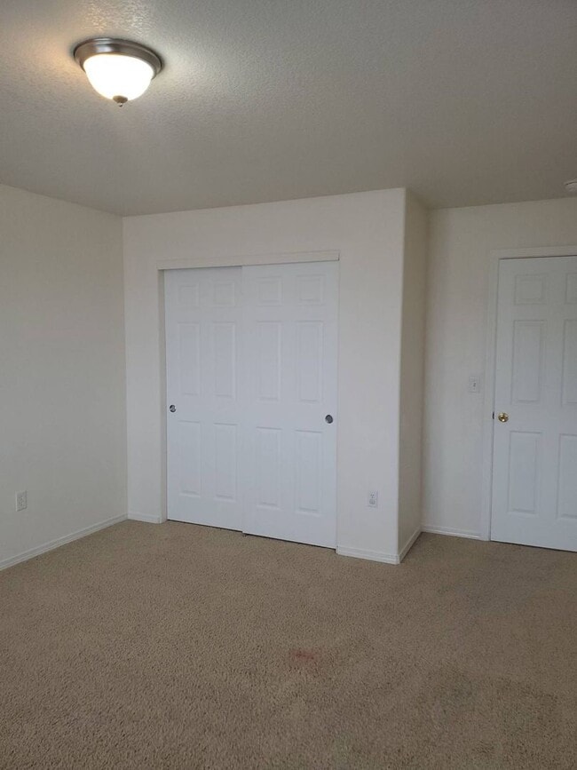 Building Photo - 4 Bedroom with Garage on a Corner Lot
