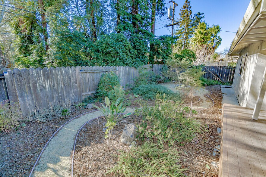 Building Photo - 1108 Alice St